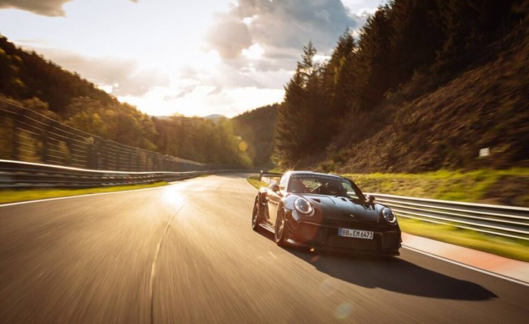 El Porsche 911 GT2 RS vuela en el «Infierno Verde»