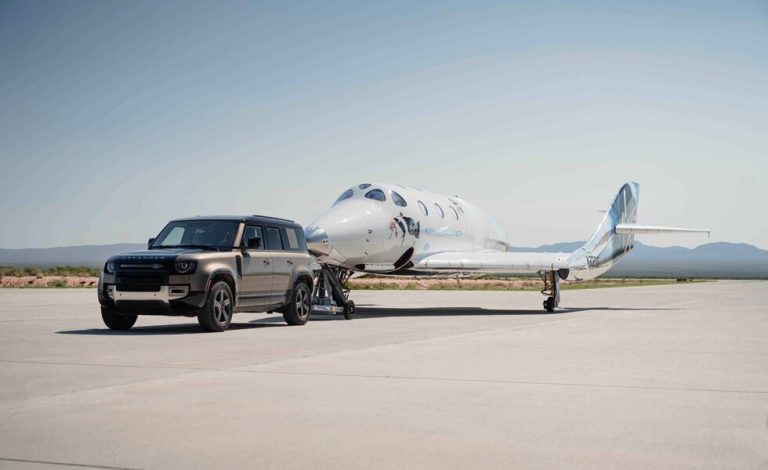 Land Rover colabora con Virgin Galactic en su primer vuelo espacial comercial