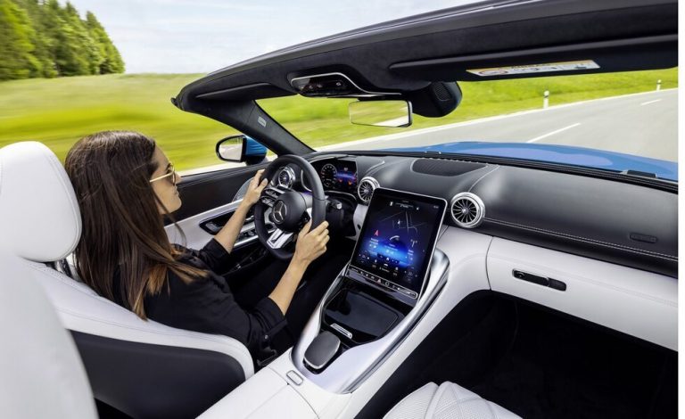 Mercedes-AMG deja ver el interior del nuevo SL Roadster