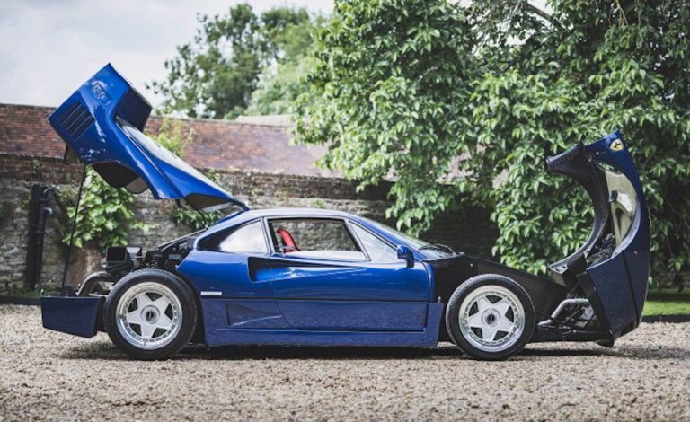 ¿Azul? Este Ferrari F40 no es rojo, pero ha sido igual de caro