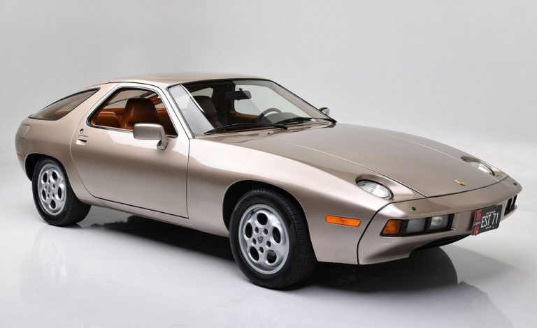 El Porsche 928 de la película Risky Business sale a subasta