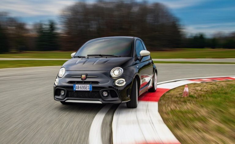 Nos ponemos al volante del emocionante Abarth 695 Esseesse