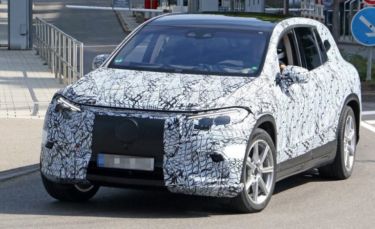 El Mercedes EQS SUV pierde camuflaje