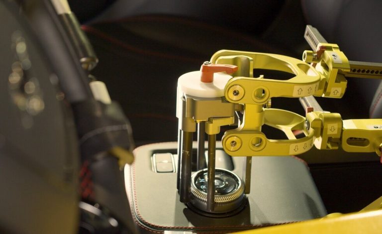 Así son los robots que prueban los vehículos de Ford