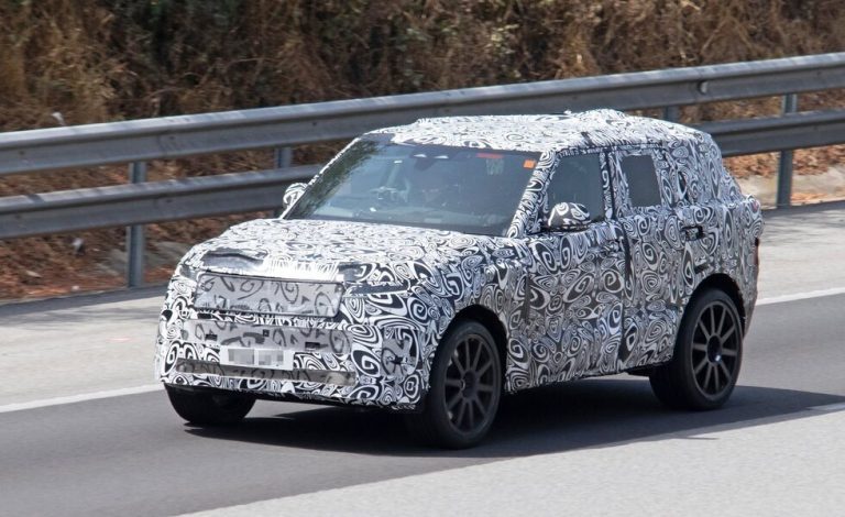 Range Rover Sport 2022. El SVR ya está sobre el asfalto