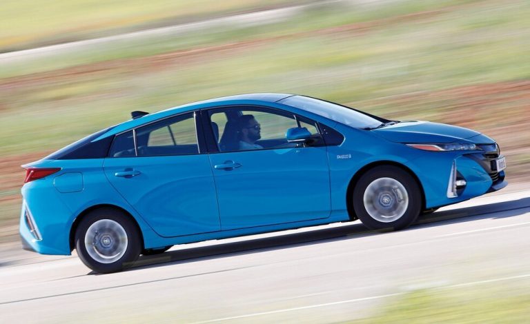 Toyota Prius Plug-In Solar. El eléctrico infinito