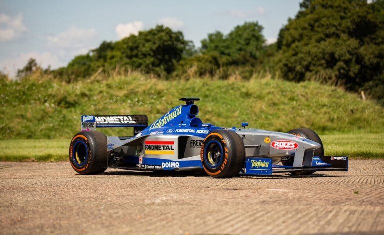 Por menos de 500.000 euros puedes tener este Minardi M198