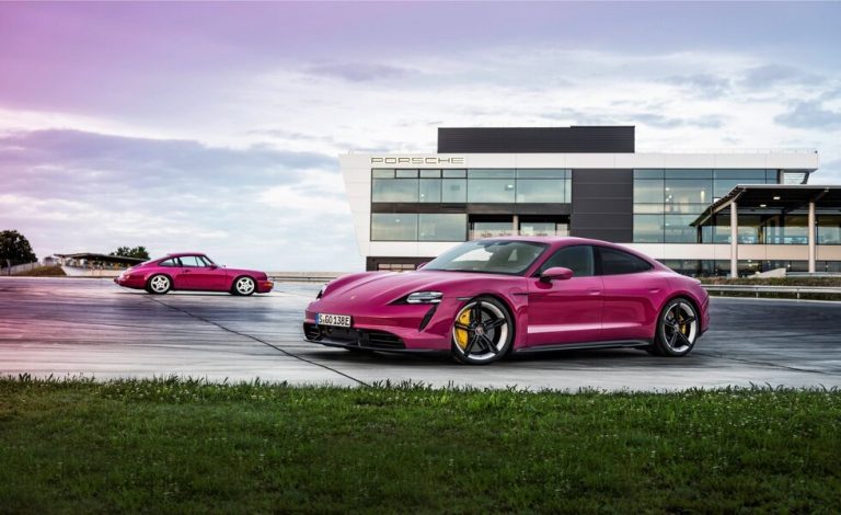 Porsche Taycan. Nuevos colores y sistema de aparcamiento remoto para 2022