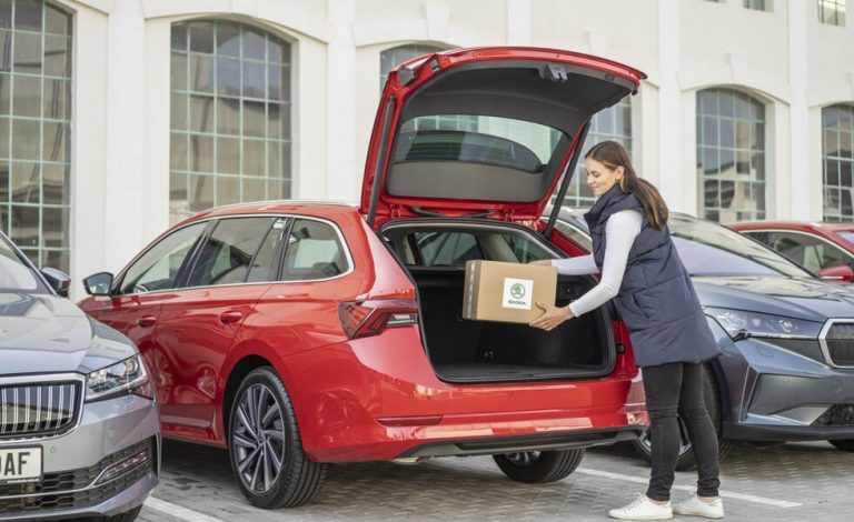 Skoda 'abre' sus vehículos a la recepción de paquetes sin la presencia del conductor