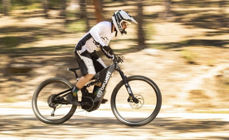 Bewatt, la nueva marca española que reinventa el deporte de aventura