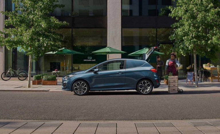 Ford Fiesta Van. También actualiza su imagen