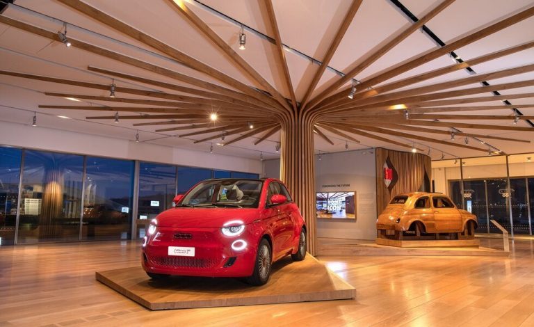 Fiat transforma Lingotto con un museo y el jardín colgante más grande de Europa