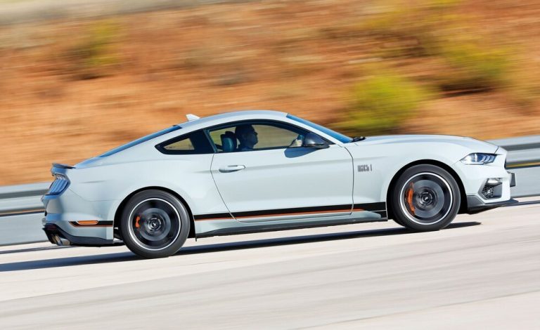 Ford Mustang Mach 1. Rock & Roll