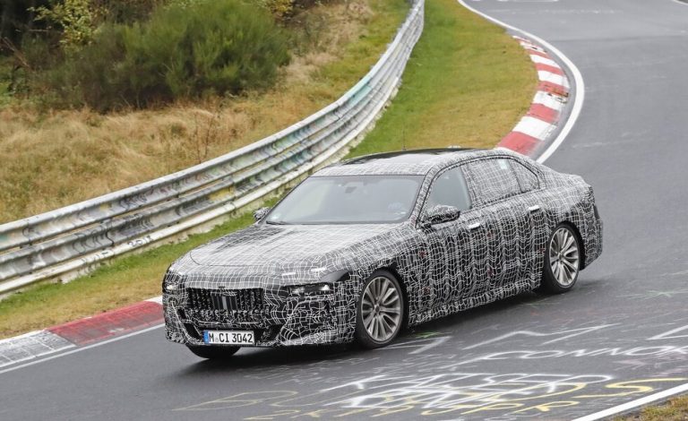 El BMW Serie 7 pierde ropa