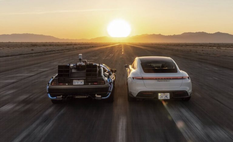El Porsche Taycan supera al DeLorean de 'Regreso al Futuro'