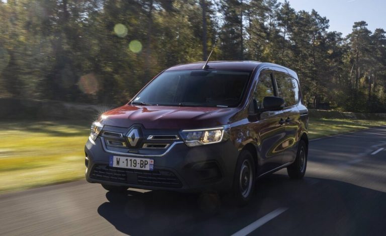 Renault Kangoo Furgón E-TECH. Llegará en primavera con 300 km de autonomía