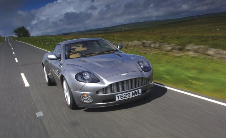El Aston Martin V12 Vanquish cumple 20 años