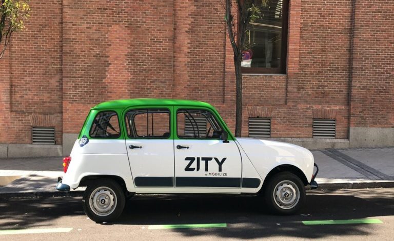 Zity incorpora el primer R4 eléctrico a su flota de carsharing en Madrid