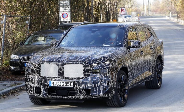 El BMW X8 se deja ver en la calle