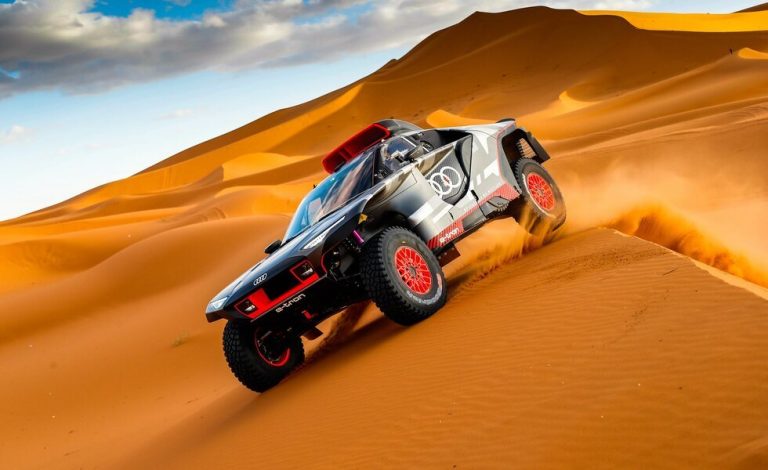 El Audi RS Q e-tron de Carlos Sainz, a prueba en Marruecos