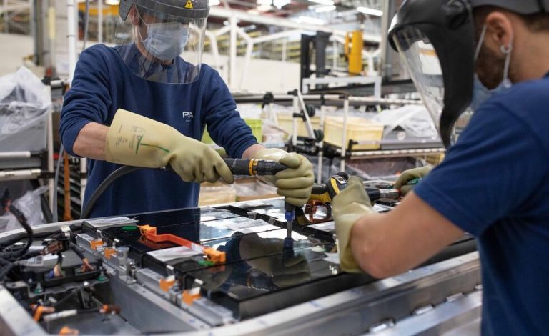 Visitamos el taller de baterías de Stellantis en Vigo