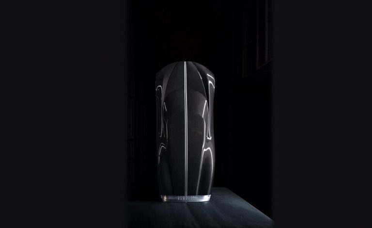 Bugatti La Bouteille Noire. La Voiture Noire inspira a esta botella de champán