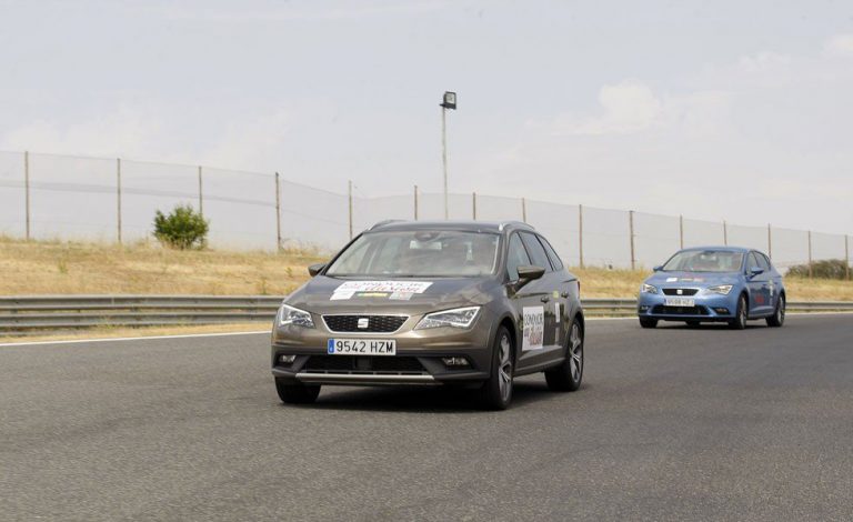SEAT, el RACE y la ONCE hacen posible la conducción para invidentes