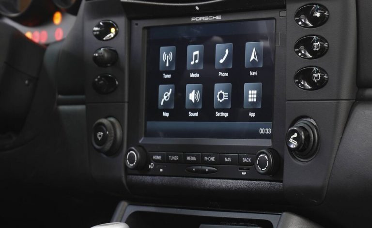 Porsche desvela los nuevos sistemas multimedia para sus coches clásicos