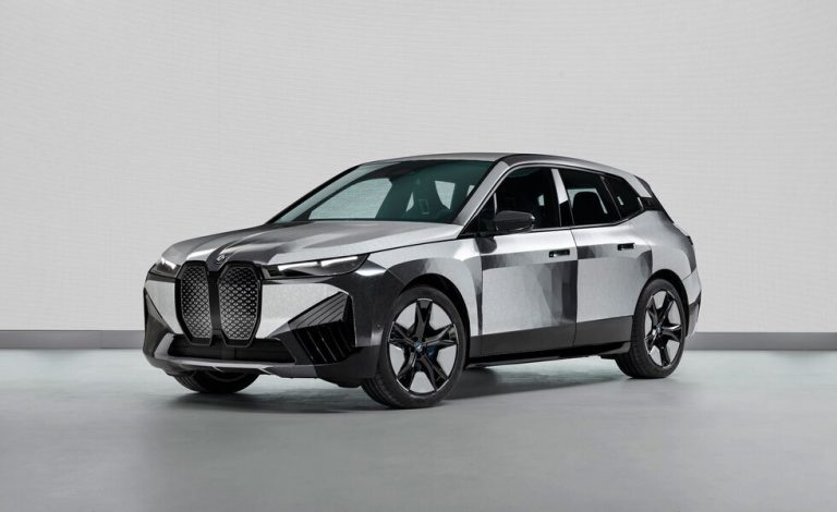 BMW iX Flow. Cambia de color con pulsar un botón