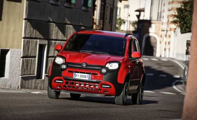 Fiat. La edición especial (RED) llega a los Tipo y Panda