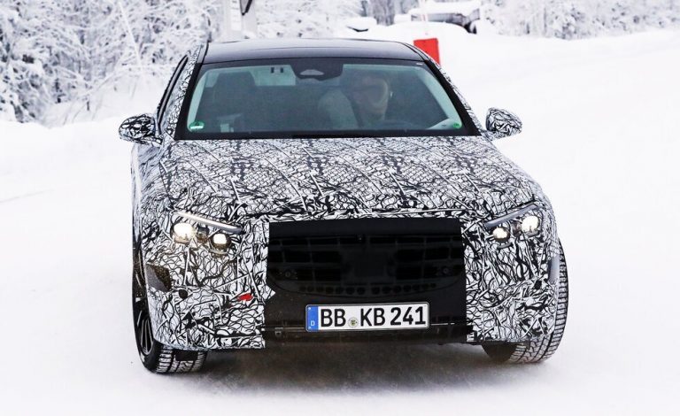 El futuro Mercedes Clase E, pillado en la nieve