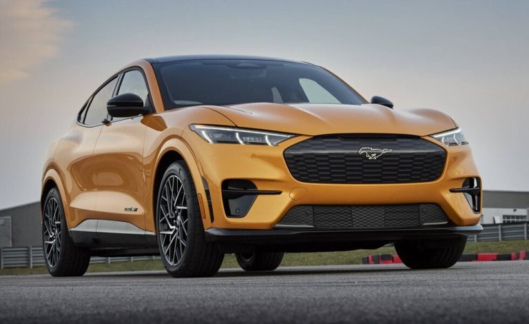 Ford Mustang Mach-E GT. El eléctrico estrena unos nuevos neumáticos a medida