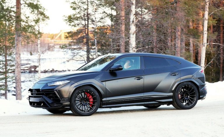 El Lamborghini Urus EVO pierde la ropa en la nieve