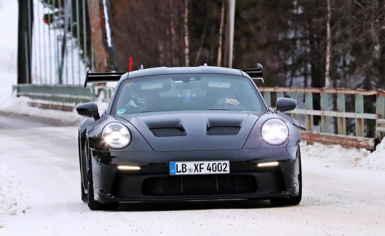 El Porsche 992 GT3 RS pillado en la nieve sueca