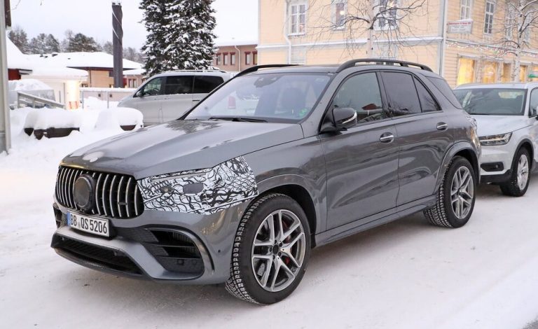 Mercedes GLE 63 AMG 2022. Casi al desnudo sobre la nieve