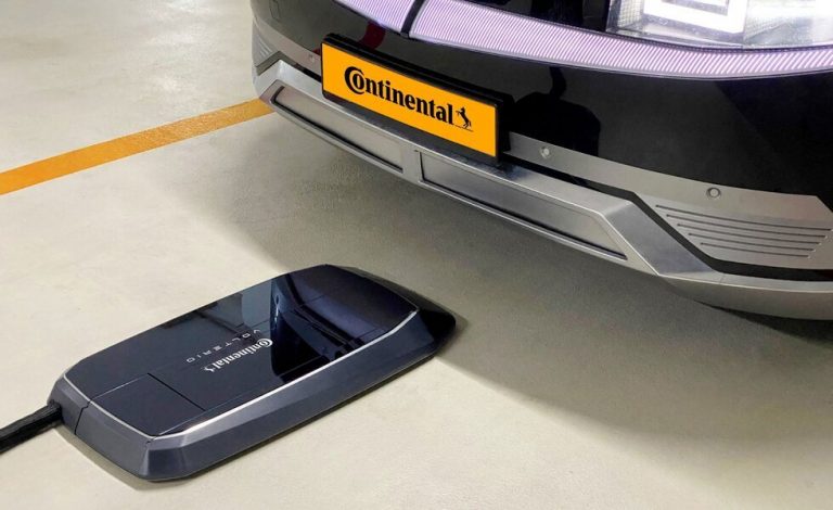 Continental presenta un cargador inalámbrico y autónomo