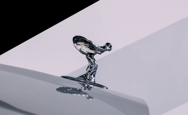 El Espíritu del Éxtasis de Rolls-Royce cambia de aspecto
