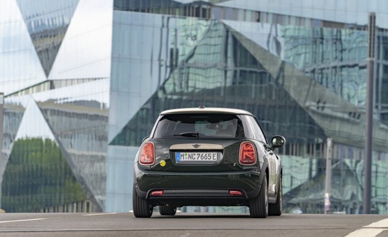 El Mini Cooper SE estrena acabado