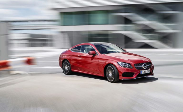 Mercedes Clase C Coupé. Un Clase S Coupé a escala