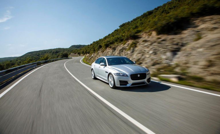 Jaguar XF 2016. Ya lo tienes disponible en tu concesionario Jaguar