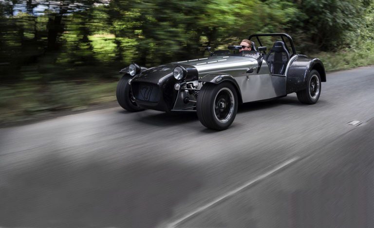 Caterham Seven Superlight Twenty. Máxima ligereza para su cumpleaños