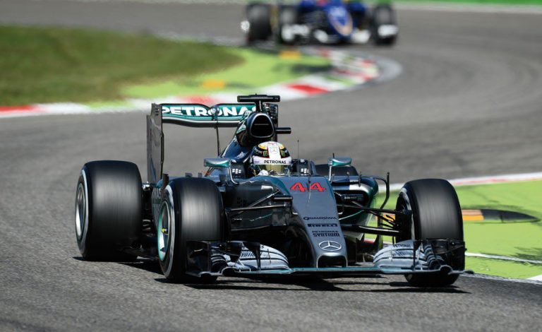 Queda media vuelta… al mundo