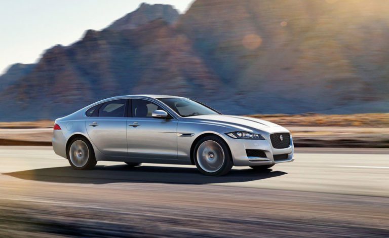 Al volante del Jaguar XF. Líder en consumo