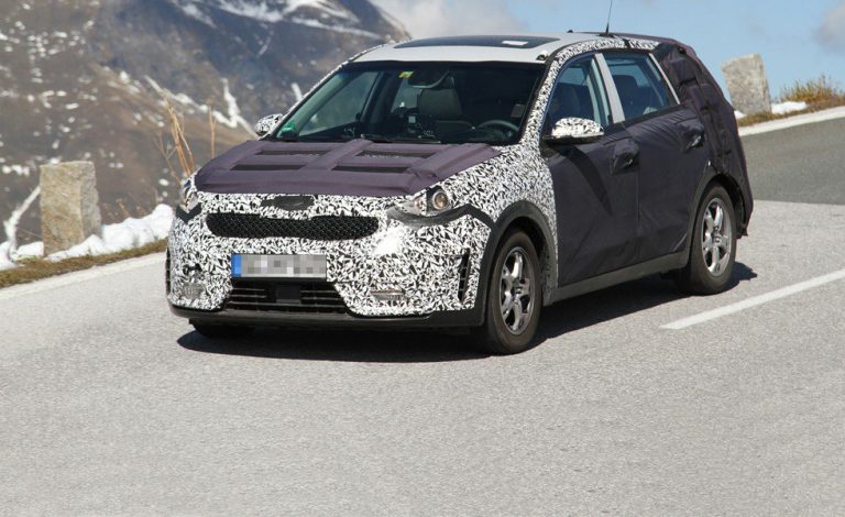 Kia Niro 2016. El crossover urbano de Kia comienza a coger forma