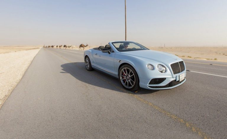 Bentley Continental GTC V8 S. Le planta cara el único tren de Arabia Saudita