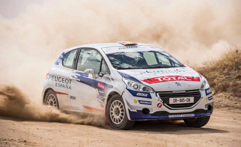Conducimos el Peugeot 208 R2 de Rallys. Un día de furia