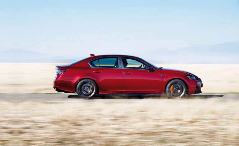 Lexus GS F. Objetivo, BMW M5