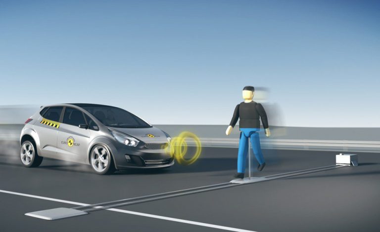 Así son las nuevas pruebas EuroNCAP. El frenado de emergencia y la protección de peatones