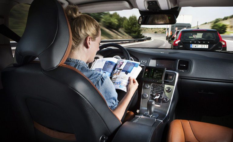 España regula la conducción autónoma.Se autorizan pruebas en circulación abierta