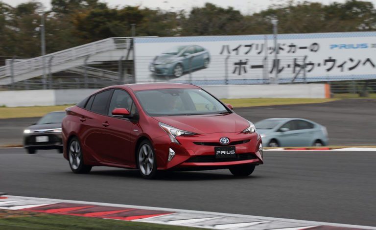 Conducimos el Toyota Prius 2016. Mejor que nunca